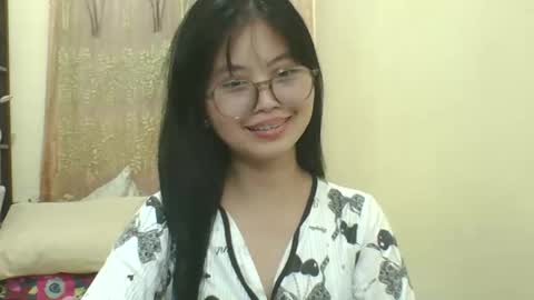 Snapshot of kylie1177 chatting on December 2025 04:33:01 PM its me KYLIE online show from December 2025 04:33:01 PM