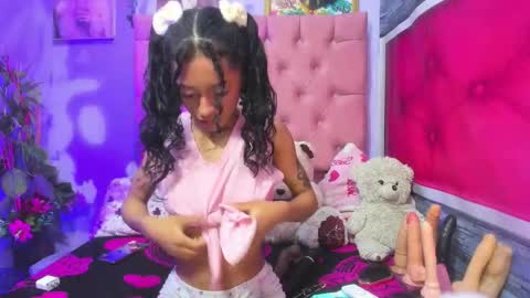 Snapshot of kylie_moan chatting on November 2025 04:22:02 AM KYLIE online show from November 2025 04:22:02 AM