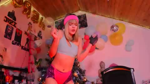 Snapshot of kyliekandy chatting on November 2025 12:57:01 AM online show from November 2025 12:57:01 AM