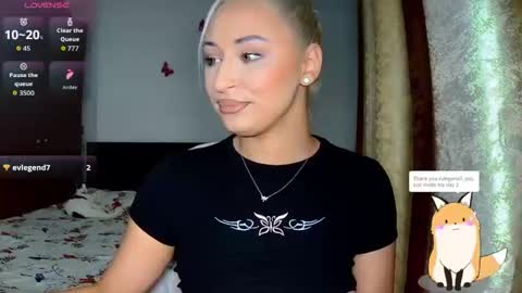 Snapshot of kylieoneadams chatting on November 2025 08:25:01 AM kylie online show from November 2025 08:25:01 AM