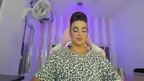 Snapshot of kylievictoria_ chatting on November 2025 05:07:01 AM Kylie online show from November 2025 05:07:01 AM