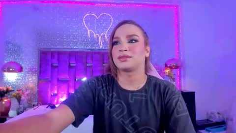 Snapshot of kylievictoria_ chatting on November 2025 04:27:01 AM Kylie online show from November 2025 04:27:01 AM