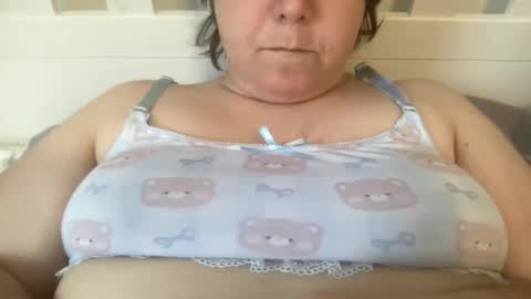 Snapshot of kylorencat chatting on December 2024 05:18:02 PM KYLO online show from December 2024 05:18:02 PM