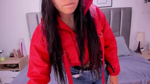 Emily  Laila  online show from November 2025 11:44:01 AM