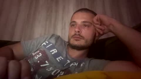 kyravee online show from April 2026 08:33:01 PM