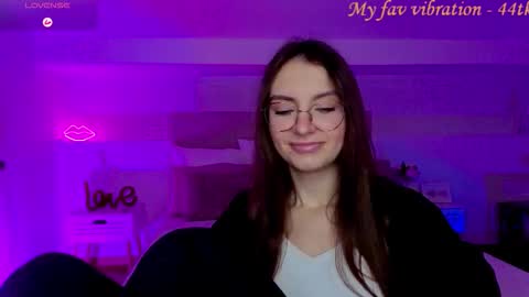 Snapshot of l1ttle_angel__ chatting on November 2025 08:41:02 PM Margo online show from November 2025 08:41:02 PM