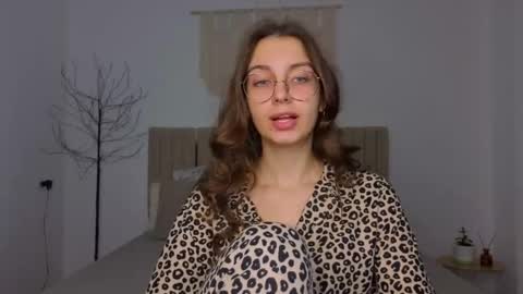 Snapshot of l1ttle_angel__ chatting on December 2025 02:11:01 PM Margo online show from December 2025 02:11:01 PM