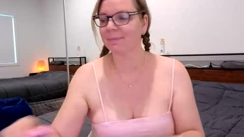 l4dyc4pricorn76 online show from April 2026 02:39:02 AM