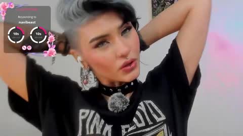 Snapshot of la_diabla_111_ chatting on April 2026 07:09:01 PM Karime online show from April 2026 07:09:01 PM