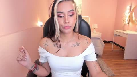 Snapshot of la_monitora chatting on May 2026 11:28:01 AM T A T I A N A online show from May 2026 11:28:01 AM