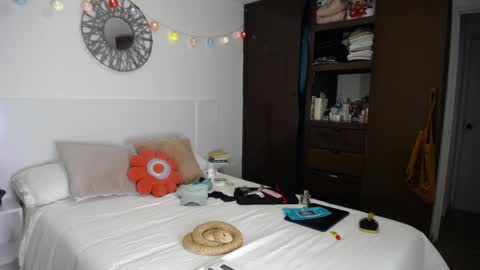 Catalina online show from April 2026 03:33:01 AM