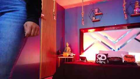 Cris  online show from October 2025 11:01:01 AM