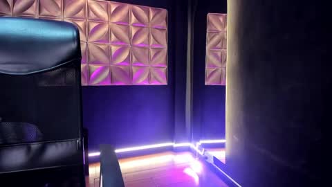 Lauren Hill  online show from April 2026 06:53:02 PM