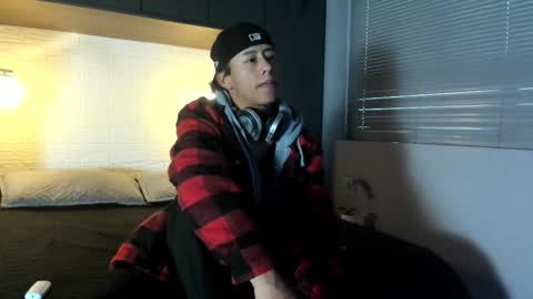 Snapshot of labrinthteasing chatting on October 2025 12:05:01 PM labrinthteasing online show from October 2025 12:05:01 PM