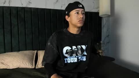 Snapshot of labrinthteasing chatting on November 2025 12:20:01 PM labrinthteasing online show from November 2025 12:20:01 PM