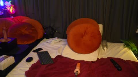 Latex Lacie online show from March 2026 04:45:02 PM