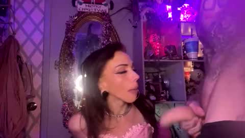 Snapshot of lacilore chatting on December 2025 03:00:01 AM Laci online show from December 2025 03:00:01 AM