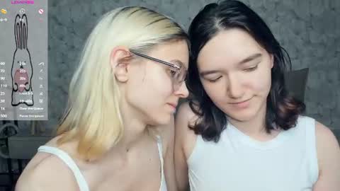 Violet and Isabel online show from July 2026 07:26:02 PM