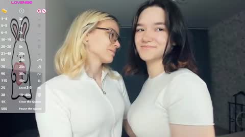 Violet and Isabel online show from July 2026 07:24:01 PM