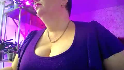 Lady Gloria online show from November 2025 05:40:02 AM