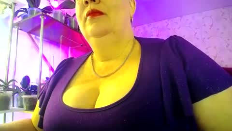 Snapshot of lady_gloria chatting on June 2026 07:01:02 AM Lady Gloria online show from June 2026 07:01:02 AM
