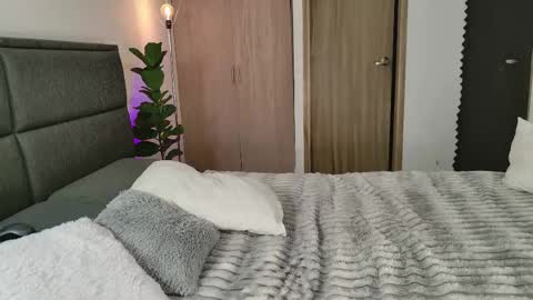 Snapshot of lady_ni chatting on September 2025 12:52:01 PM 700 1300 -5 online show from September 2025 12:52:01 PM