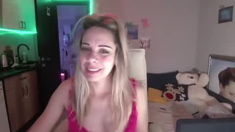 Snapshot of lady_smile69 chatting on December 2025 06:33:02 AM lady_smile69 online show from December 2025 06:33:02 AM