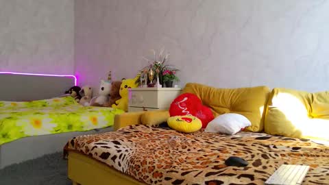 Sima Ladybigsmile online show from March 2026 10:32:02 AM