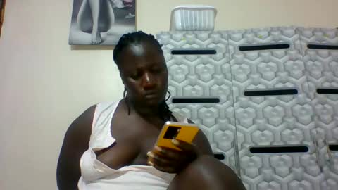 lindah32 online show from January 2025 01:18:02 AM