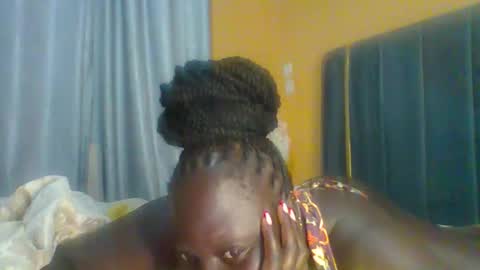 lindah32 online show from December 2025 06:24:02 PM