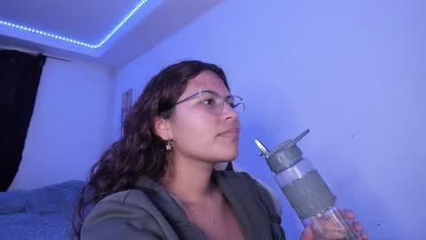  Lady  online show from November 2025 10:43:02 PM