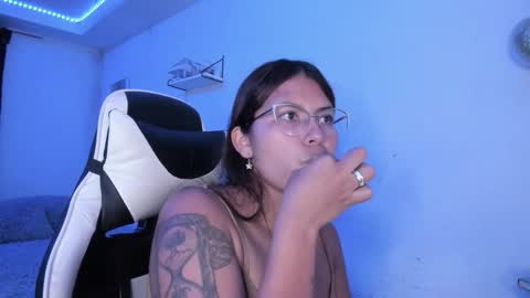  Lady  online show from November 2025 02:43:02 AM