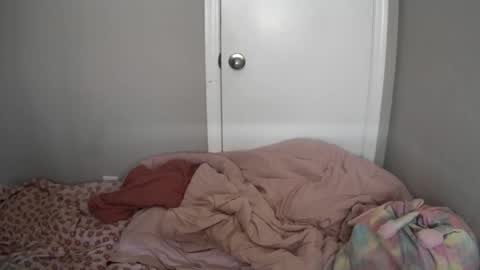 hugbug online show from January 2025 10:12:01 PM