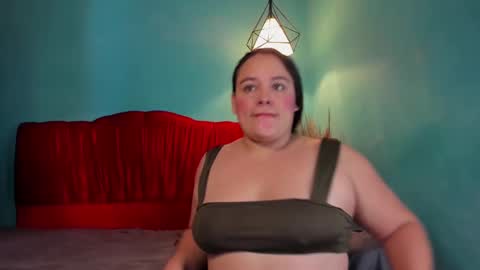 Snapshot of ladyclaudia1 chatting on February 2025 07:27:02 PM Katalina y adrian online show from February 2025 07:27:02 PM