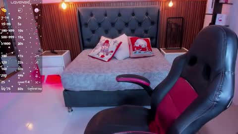 LADY  online show from November 2025 07:35:01 PM