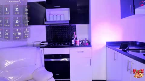 Lady  online show from December 2024 05:55:02 PM