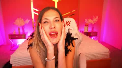 Snapshot of ladyylaura chatting on October 2025 01:40:02 PM Laura online show from October 2025 01:40:02 PM