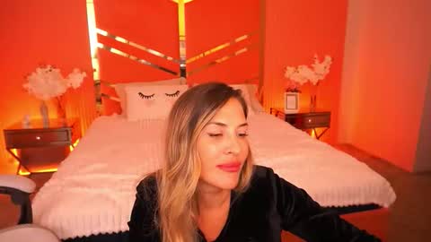 Snapshot of ladyylaura chatting on October 2025 03:05:02 PM Laura online show from October 2025 03:05:02 PM