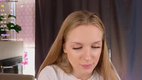 Snapshot of lafeti chatting on November 2025 07:29:01 AM Lilia online show from November 2025 07:29:01 AM