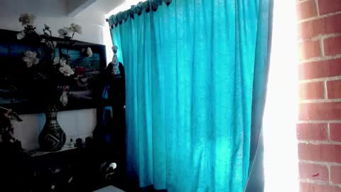 laia_hadid online show from April 2026 05:39:02 PM