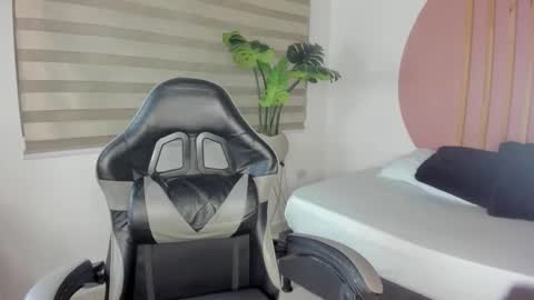 L A I A online show from January 2026 03:22:02 AM