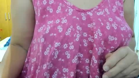 Snapshot of lailasensu chatting on November 2025 12:50:02 PM LAILA online show from November 2025 12:50:02 PM