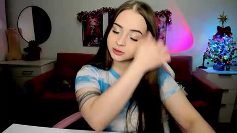 Snapshot of lain__ chatting on December 2025 08:25:01 PM Kira online show from December 2025 08:25:01 PM