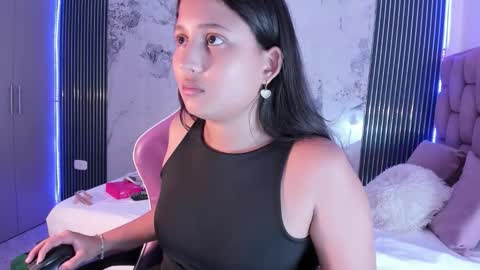 Snapshot of laly_cherry_ chatting on November 2025 12:40:02 PM Laura online show from November 2025 12:40:02 PM