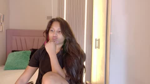 Snapshot of laly_cherry_ chatting on November 2025 12:15:02 PM Laura online show from November 2025 12:15:02 PM