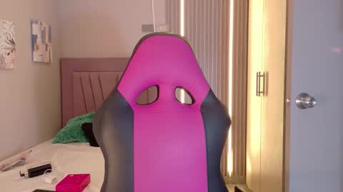 Snapshot of laly_cherry_ chatting on November 2025 12:28:02 PM Laura online show from November 2025 12:28:02 PM