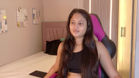 Snapshot of laly_cherry_ chatting on December 2025 12:21:02 PM Laura online show from December 2025 12:21:02 PM