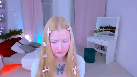 Snapshot of laly_peach chatting on December 2024 04:25:02 PM Laly online show from December 2024 04:25:02 PM