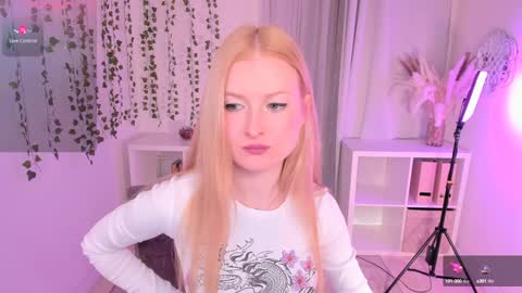 Snapshot of laly_peach chatting on December 2024 03:33:02 PM Laly online show from December 2024 03:33:02 PM