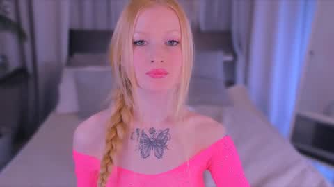 Snapshot of laly_peach chatting on December 2024 04:12:01 AM Laly online show from December 2024 04:12:01 AM